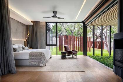 Una de la suites de las villas del Hotel Cheetah Plains en Sudáfrica