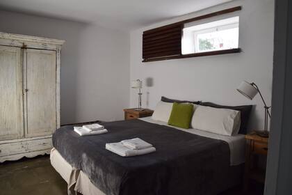 Una de las 22 habitaciones: todas tienen baño privado y están equipadas con camas king size y una decoración simple y refinada.