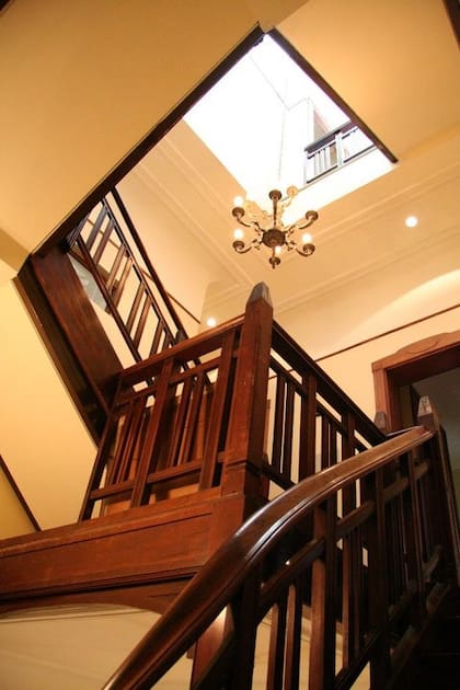 Una de las arañas que se encuentra en el techo del sector de las escaleras