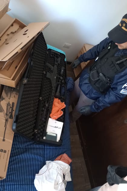 Una de las armas secuestradas por el personal de la Prefectura Naval