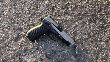 Una de las armas usadas por los delincuentes en el tiroteo con policías federales en El Palomar
