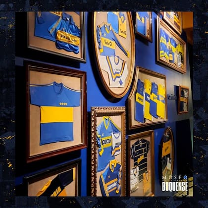 Una de las atracciones del Museo de la Pasión Boquense: los modelos de camiseta utilizados por el equipo azul y oro a lo largo de la historia.