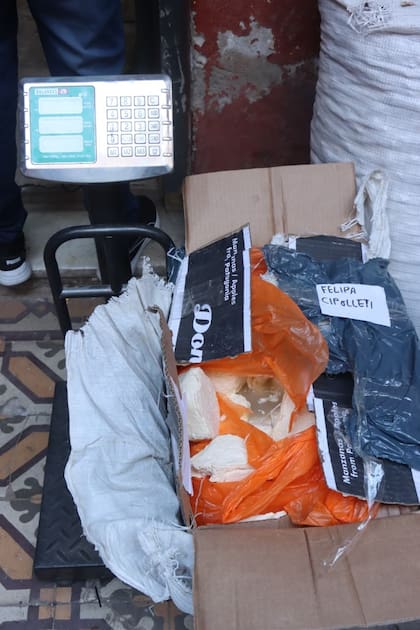 Una de las bolsas que iba destinada a Cipolletti, Río Negro