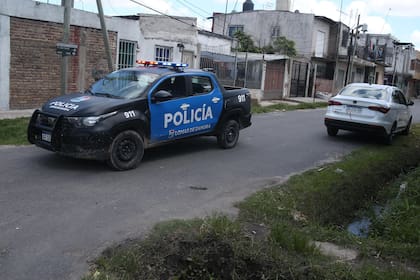 Una de las camionetas de la patrulla municipal de Lomas de Zamora tras el crimen