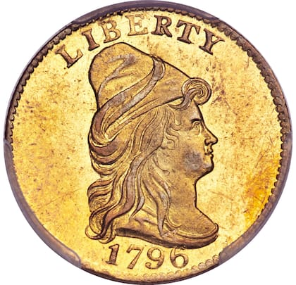 Una de las características valiosas de esta pieza es que en el diseño del anverso no lleva estrella, como sí las llevan las ediciones posteriores