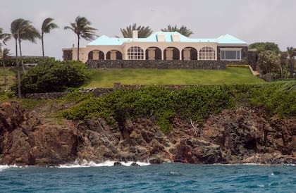 Una de las casas de Jeffery Epstein en la isla Little St. James, en las Islas Vírgenes estadounidenses, el 8 de julio de 2019 (Foto AP /Gianfranco Gaglione)
