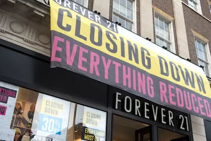Una de las causas de la quiebra de Forever 21 está relacionada con la competencia en línea (John Keeble)