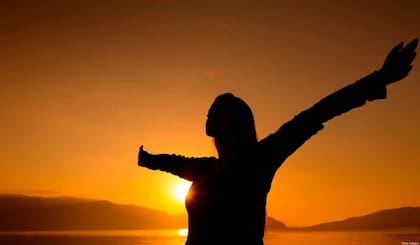 Una de las claves para manifestar correctamente es pensar positivamente. (Foto: Pexels)