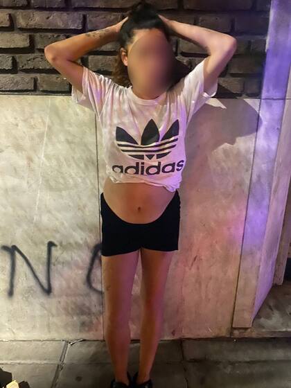 Una de las cómplices del ladrón está embarazada de 5 meses.