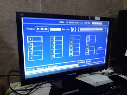 Una de las computadoras en las que corría el software especial con el que se procesaban las apuestas clandestinas