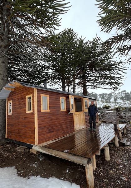 Una de las cuatro cabañas para huéspedes.