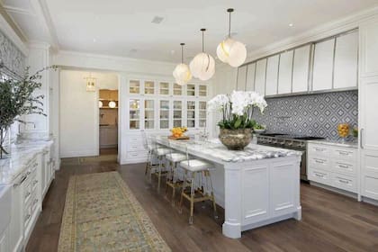 Una de las cuatro cocinas de la propiedad. Tiene una principal, otra para el servicio de catering cuando hay invitados, una en la casa de huéspedes y otra en el exterior junto a la parrilla.