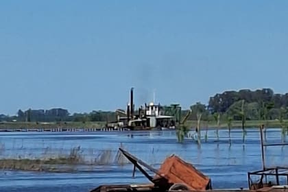 Una de las dragas funcionando