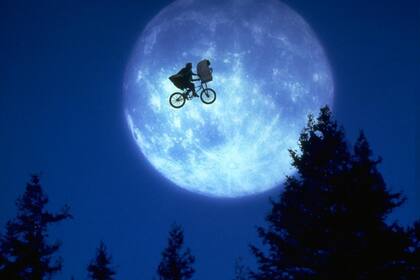 Una de las emblemáticas escenas de E.T