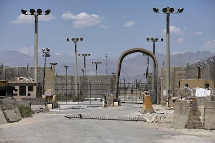 Una de las entradas de la base área de Bagram, en Afganistán