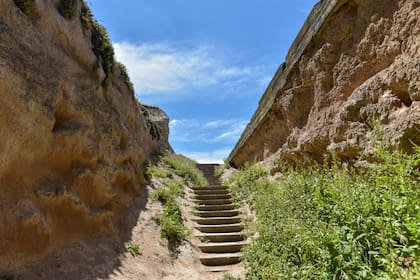 Una de las escaleras de la zona de acantilados
