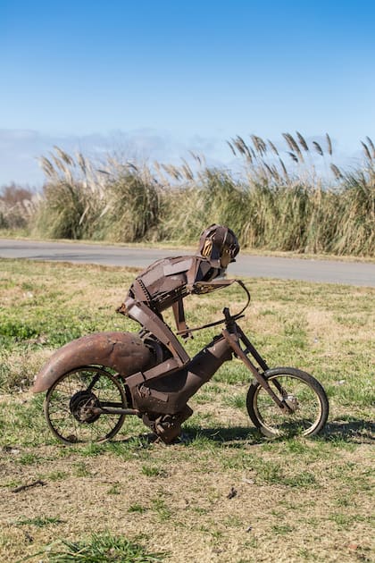 Una de las esculturas de Mateo Salinas.