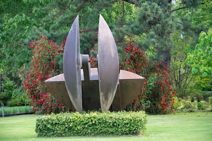 Una de las esculturas del artista Bastón Diaz.