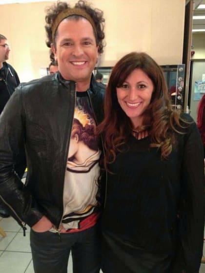 Una de las estrellas de talla internacional que peinaron fue a Carlos Vives