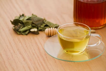 Una de las formas más sencillas de consumir Ginkgo es en una infusión de té