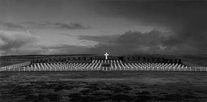 Una de las fotografías que integran el ensayo de Juan Travnik sobre Malvinas en la Fotogalería del Teatro San Martín