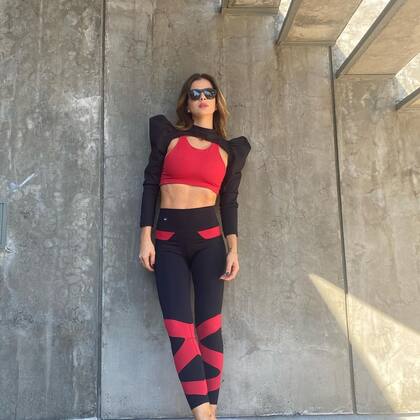 Una de las fotos de campaña que la China Suárez realizó para promocionar su colección cápsula de ropa deportiva, llamada Touché Sport by China.