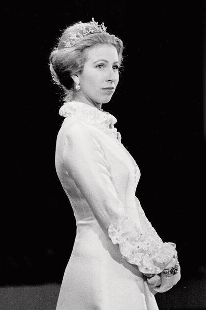 Una de las fotos de la gira oficial que la princesa realizó en 1974 a Canadá. Sobrio y chic, su estilo siempre marcó tendencia