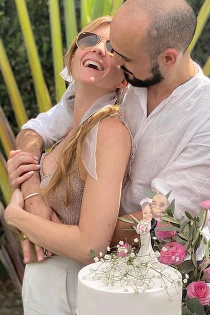 Una de las fotos de su casamiento civil -que tuvo lugar en Chaco la semana anterior-, que el artista compartió con sus seguidores de Instagram.
