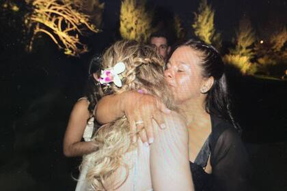 Una de las fotos que subió Dalma Maradona para demostrar que sus tías estuvieron presentes en su boda con Andrés Caldarelli