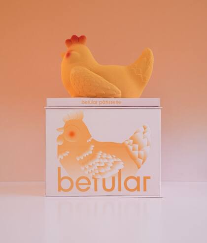 Una de las gallinas de chocolate de Betular Patisserie