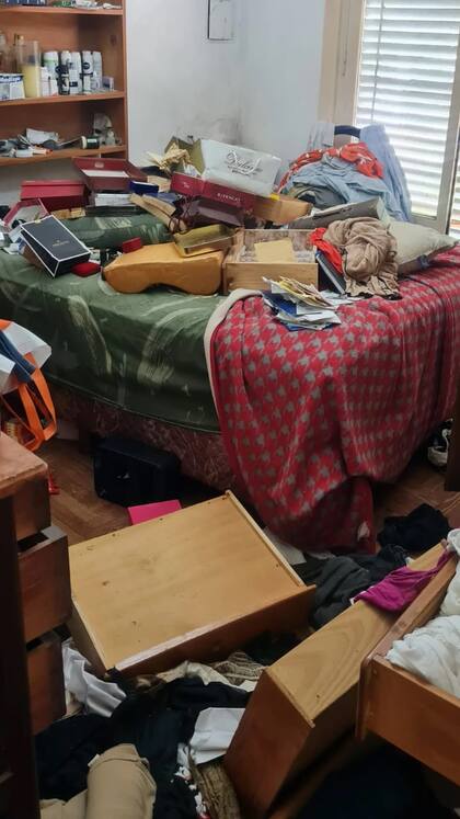 Una de las habitaciones de la casa, destrozada