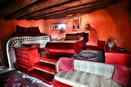 Una de las habitaciones de Phoenix Earthship.