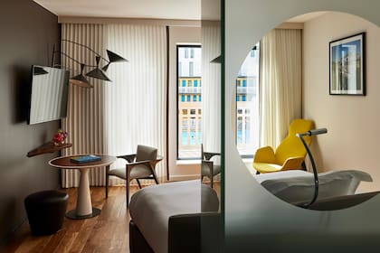 Una de las habitaciones del Molitor diseñadas por Jean-Philippe Nuel.