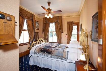 Una de las habitaciones en el pueblo Mellonsfolly Ranch