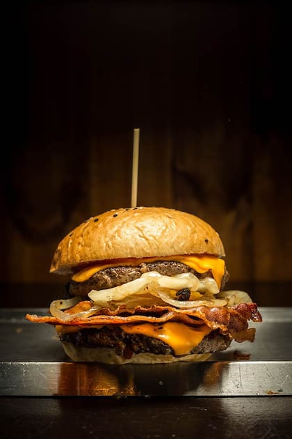 Una de las hamburguesas especiales de Mi Barrio.