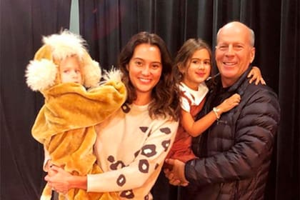 Bruce Willis junto a su esposa y sus pequeñas hijas