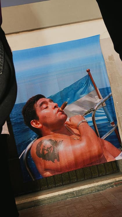 Una de las imágenes más icónicas de Maradona