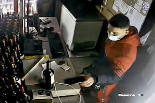 Trabajó un día en un restaurante y al otro robó cerca de 100 mil pesos