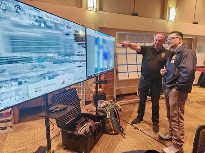 Una de las medidas del modus operandi del ICE para el arresto de personas indocumentadas es la colaboración con agencias locales