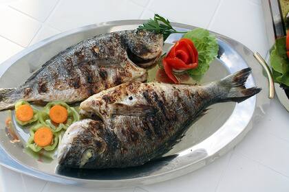 Una de las mejores maneras de aprovechar todos los nutrientes del pescado es preparando un caldo (Foto ilustrativa: PIXABAY)