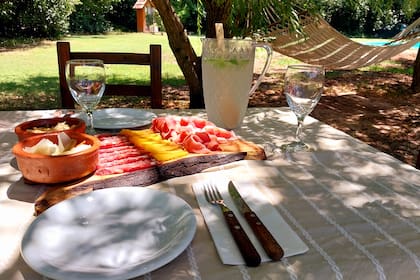 Una de las mesas al aire libre
