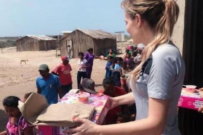 Una de las misiones humanitarias más trascendentes de Natalia Denegri ocurrió en 2019 en el desierto de La Guajira, Colombia