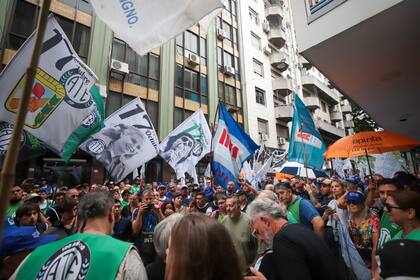 Una de las movilizaciones de ATE y Apinta en las afueras de la sede del INTA, por los cambios en el organismo