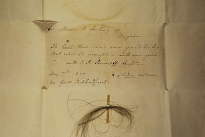 Una de las muestras de cabello estaba adherida a una carta de Johann Andreas Stumpff a Patrick Stirling, fechada el 7 de mayo de 1827 (Kevin Brown, miembro de la American Beethoven Society)