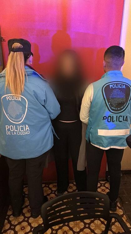 Una de las mujeres detenidas por el robo ocurrió en un local de Recoleta