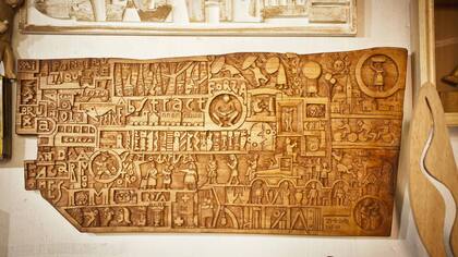 Una de las obras de la galería del José Castro en Carmelo.