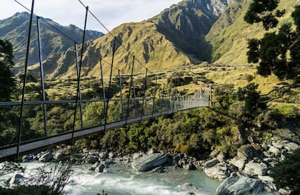 Una de las pasarelas del glaciar Rob Roy, en Nueva Zelanda, la zona donde desapareció Héctor Gastón Artigau