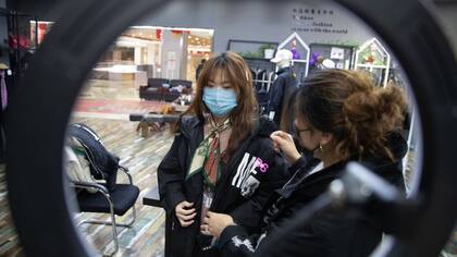 Una de las peculiaridades de Douyin con respecto a TikTok es su multifuncionalidad, incluyendo la posibilidad de realizar compras directamente en la aplicación.