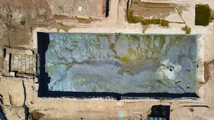 Una de las piscinas halladas tiene una extensión de 28 metros de largo × 10 metros de ancho