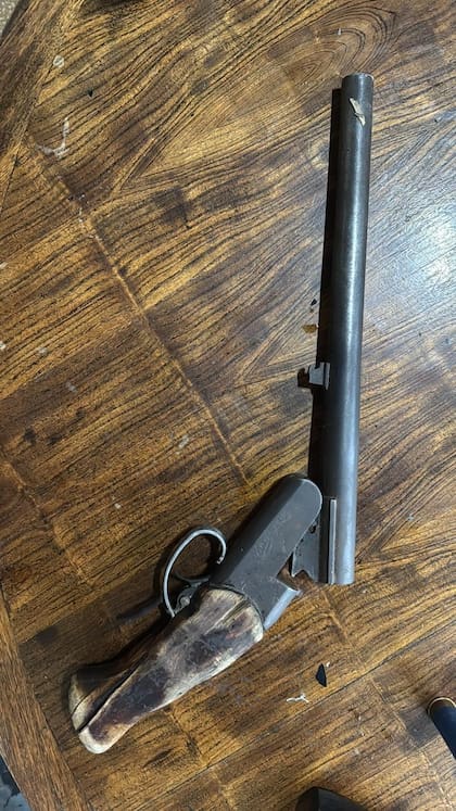 Una de las pistolas secuestradas durante el operativo